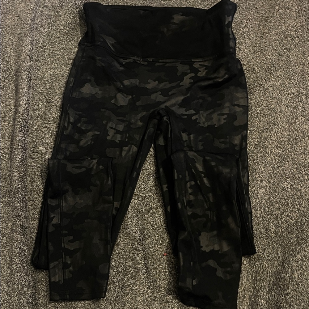 SPANX Black Leggings Camo